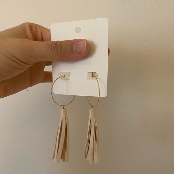 3/$30🖤 Ivory Faux Leather Tassle Hoop Earrings - Picture 4 of 8